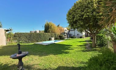 Venta/Permuta Casa 4 Dormitorios Jardin Parquizado Piscina. Country 16