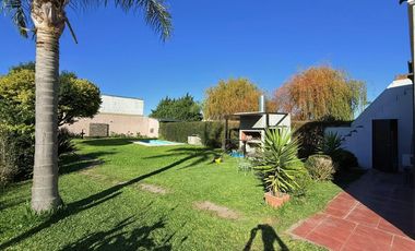 Venta/Permuta Casa 4 Dormitorios Jardin Parquizado Piscina. Country 16