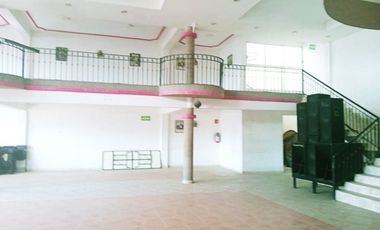 Local comercial en renta en valle dorado sobre avenida