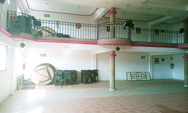 Local comercial en renta en valle dorado sobre avenida