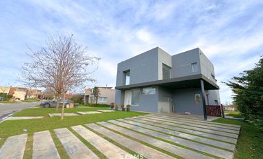 Casa en Venta en Arenas del Sur - 5 ambientes