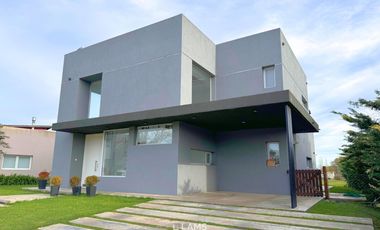 Casa en Venta en Arenas del Sur - 5 ambientes