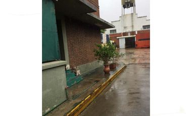 Único Galpón - 3200M2 -  Avellaneda - A 1.0KLM DE C.A.B.A