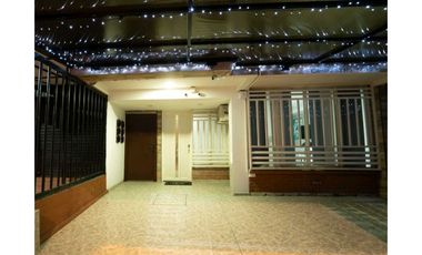 Venta Casa con renta Primero de MAyo Sur Central Cali (GH)