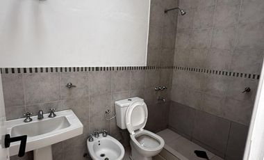 Departamento en  planta alta en el centro de Lujan