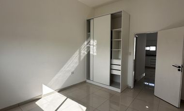 Departamento en  planta alta en el centro de Lujan