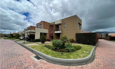 Casa Cajica en arriendo milla de oro Badalona