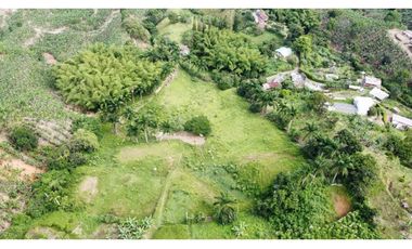 Estupendo lote para la venta por Combia via a Marsella