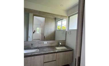VENTA CASA UN PISO PALMA REAL VILLAVICENCIO