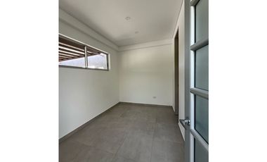 VENTA CASA UN PISO PALMA REAL VILLAVICENCIO