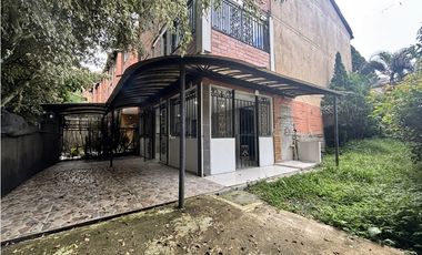 ARRIENDO CASA DE TRES NIVELES EN ENVIGADO - LAS ANTILLAS