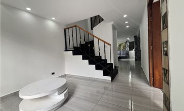ARRIENDO CASA DE TRES NIVELES EN ENVIGADO - LAS ANTILLAS