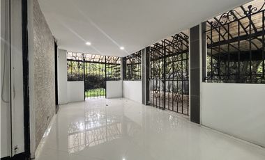 ARRIENDO CASA DE TRES NIVELES EN ENVIGADO - LAS ANTILLAS