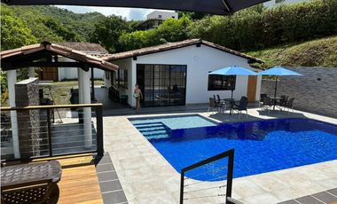 SE VENDE FINCA EN PARCELACION TOTALMENTE REMODELADA