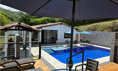 SE VENDE FINCA EN PARCELACION TOTALMENTE REMODELADA