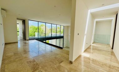 CASA EN VENTA  EN EL YUCATAN COUNTRY CLUB