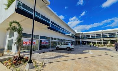 Local Comercial en RENTA · Av. Prol. La Luna por Huayacán · Doble Altura · Bulan