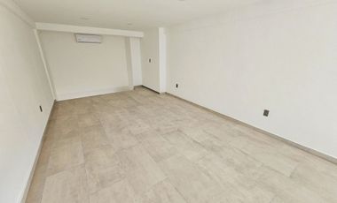 Local Comercial en RENTA · Av. Prol. La Luna por Huayacán · Doble Altura · Bulan