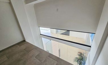 Local Comercial en RENTA · Av. Prol. La Luna por Huayacán · Doble Altura · Bulan