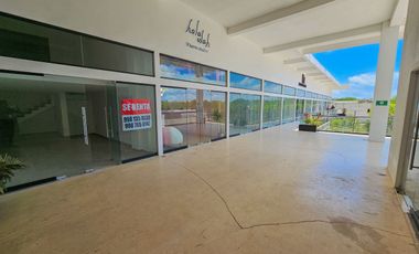 Local Comercial en RENTA · Av. Prol. La Luna por Huayacán · Doble Altura · Bulan