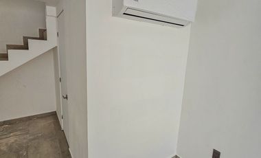 Local Comercial en RENTA · Av. Prol. La Luna por Huayacán · Doble Altura · Bulan