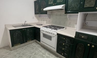 CASA RECIEN REMODELADA EN JARDINES DE CERRO GORDO