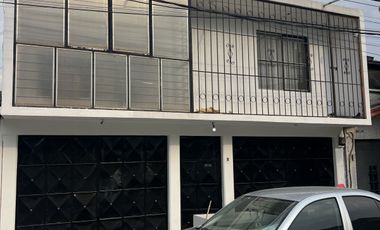 CASA RECIEN REMODELADA EN JARDINES DE CERRO GORDO