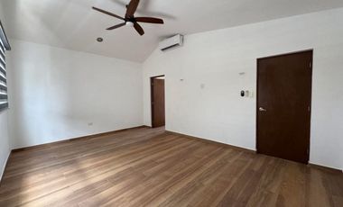 En Venta Casa en la Col. México en Mérida, Yucatán de 3 Rec. 4.5 baños alberca