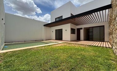 En Venta Casa en la Col. México en Mérida, Yucatán de 3 Rec. 4.5 baños alberca