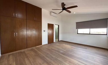 En Venta Casa en la Col. México en Mérida, Yucatán de 3 Rec. 4.5 baños alberca