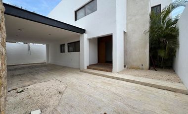 En Venta Casa en la Col. México en Mérida, Yucatán de 3 Rec. 4.5 baños alberca