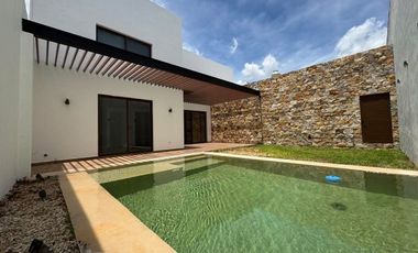 En Venta Casa en la Col. México en Mérida, Yucatán de 3 Rec. 4.5 baños alberca