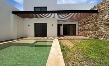 En Venta Casa en la Col. México en Mérida, Yucatán de 3 Rec. 4.5 baños alberca