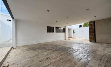 En Venta Casa en la Col. México en Mérida, Yucatán de 3 Rec. 4.5 baños alberca