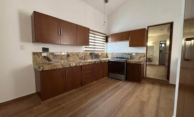 En Venta Casa en la Col. México en Mérida, Yucatán de 3 Rec. 4.5 baños alberca