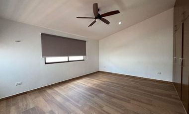 En Venta Casa en la Col. México en Mérida, Yucatán de 3 Rec. 4.5 baños alberca