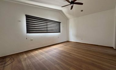 En Venta Casa en la Col. México en Mérida, Yucatán de 3 Rec. 4.5 baños alberca