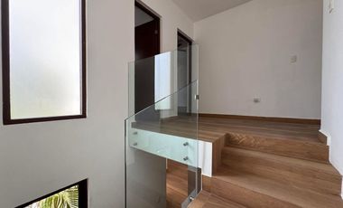 En Venta Casa en la Col. México en Mérida, Yucatán de 3 Rec. 4.5 baños alberca