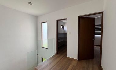 En Venta Casa en la Col. México en Mérida, Yucatán de 3 Rec. 4.5 baños alberca