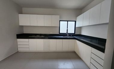 Casa Rubí en privada Nadira