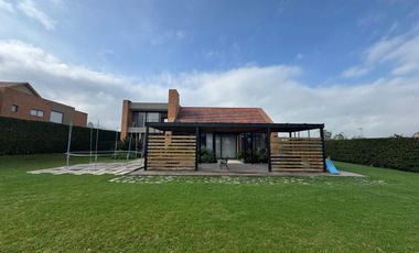 Venta casa en Refugio del Valle, La Calera.