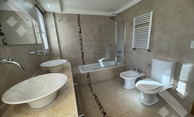 Venta de piso nivel gerencial en Neuquén - Edificio Los Teros