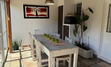 Casa en  5 ambientes con galería parrilla y patio ! Apto Credito. Berazategui