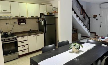 Casa en  5 ambientes con galería parrilla y patio ! Apto Credito. Berazategui
