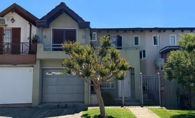 Casa en  5 ambientes con galería parrilla y patio ! Apto Credito. Berazategui