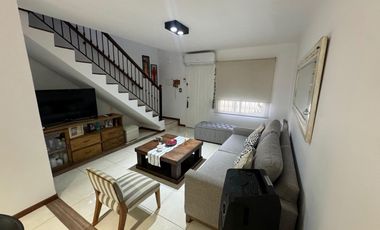 Casa en  5 ambientes con galería parrilla y patio ! Apto Credito. Berazategui