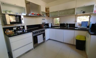 Casa Al Golf 4 Dormitorios, reciclada excelente Oportunidad !!