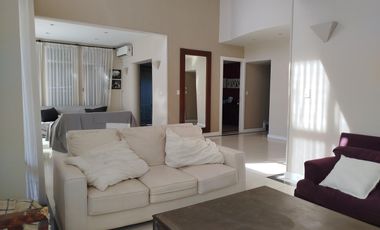 Casa Al Golf 4 Dormitorios, reciclada excelente Oportunidad !!