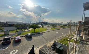 ALQUILER LOCALES PLAZA COMERCIAL ROMADERA AV NARCISA DE JESUS (JLR)