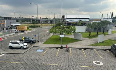 ALQUILER LOCALES PLAZA COMERCIAL ROMADERA AV NARCISA DE JESUS (JLR)